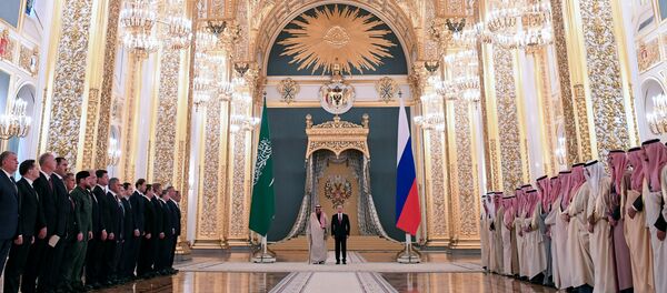 Rusya Devlet Başkanı Vladimir Putin- Suudi Arabistan Kralı Selman bin Abdülaziz - Sputnik Türkiye