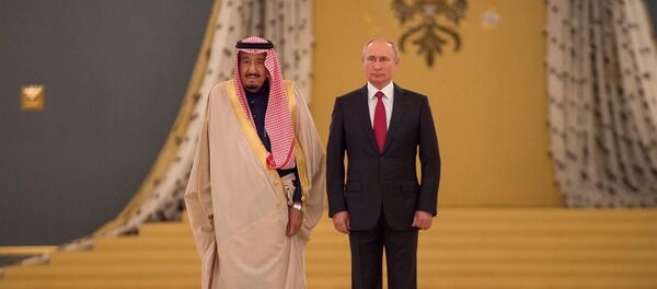 Rusya Devlet Başkanı Vladimir Putin ve Suudi Kral Selman - Sputnik Türkiye