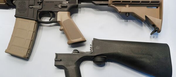 ABD'de yarı otomatik silahların tam otomatik silahlara dönüştürülmesine yarayan aparatlar tartışma yaratıyor - Sputnik Türkiye