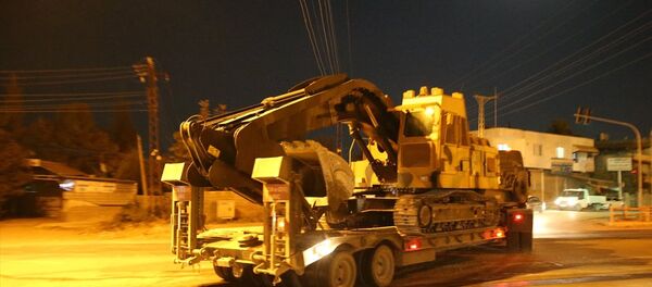 İdlib için sınıra çok sayıda komando ve zırhlı araç sevkiyatı - Sputnik Türkiye