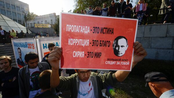Putin'in doğumgününde Moskova'da izinsiz muhalif gösteriler düzenlendi. - Sputnik Türkiye