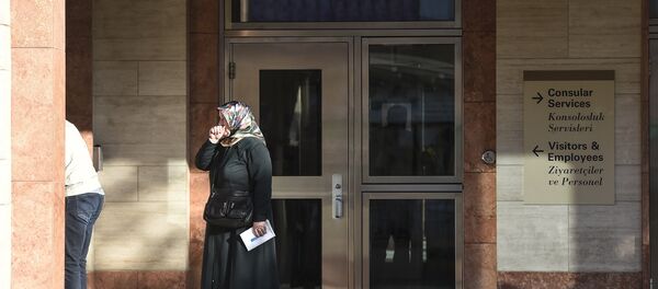 ABD Başkonsolosluğu'na vize için gelenler kapıda kaldı - Sputnik Türkiye