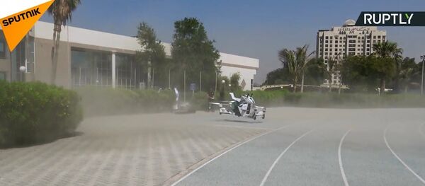 Dubai’de uçan motosiklet tanıtıldı - Sputnik Türkiye