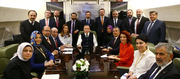 Cumhurbaşkanı Recep Tayyip Erdoğan, Sırbistan dönüşünde uçaktaki gazetecilerle Cumhurbaşkanı Recep Tayyip Erdoğan, Sırbistan dönüşünde uçaktaki gazetecilerle - Sputnik Türkiye