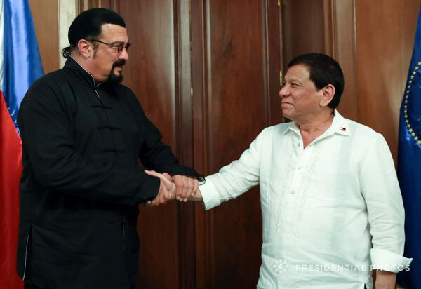 Steven Seagal-Filipinler Devlet Başkanı Rodrigo Duterte  - Sputnik Türkiye