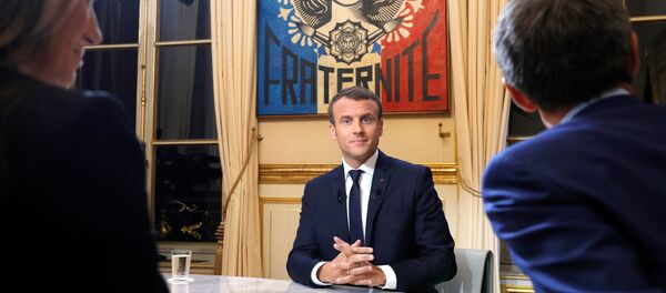 Fransa Cumhurbaşkanı Macron televizyon programında - Sputnik Türkiye