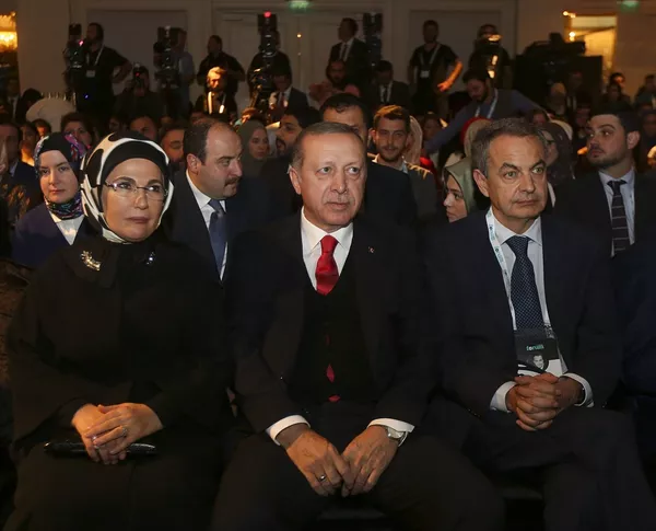 Cumhurbaşkanı Recep Tayyip Erdoğan ile eşi Emine Erdoğan ve eski İspanya Başbakanı Jose Luis Rodriguez Zapatero Cumhurbaşkanı Recep Tayyip Erdoğan ile eşi Emine Erdoğan ve eski İspanya Başbakanı Jose Luis Rodriguez Zapatero - Sputnik Türkiye
