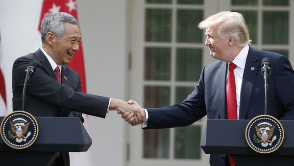 ABD Başkanı Donald Trump ile Singapur Başbakanı Lee Hsieng Loong - Sputnik Türkiye