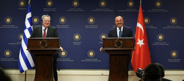 Yunanistan Dışişleri Bakanı Nikos Kocias ve Dışişleri Bakanı Mevlüt Çavuşoğlu - Sputnik Türkiye