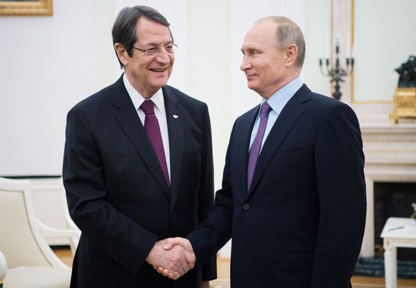 Putin: Kıbrıs sorununun çözümüne yönelik nihai kararı Kıbrıslılar almalı - Sputnik Türkiye