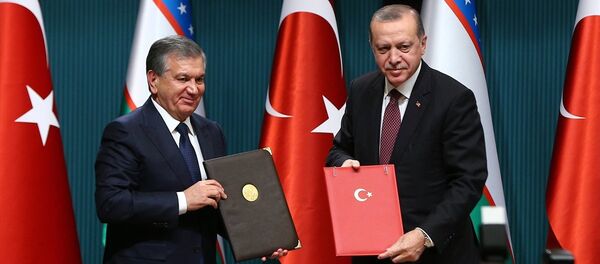 Özbekistan Cumhurbaşkanı Şavkat Mirziyoyev ile Cumhurbaşkanı Recep Tayyip Erdoğan Özbekistan Cumhurbaşkanı Şavkat Mirziyoyev ile Cumhurbaşkanı Recep Tayyip Erdoğan - Sputnik Türkiye