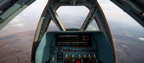 Su-25 taarruz uçakları pilotlarının  uçuş eğitimi - Sputnik Türkiye