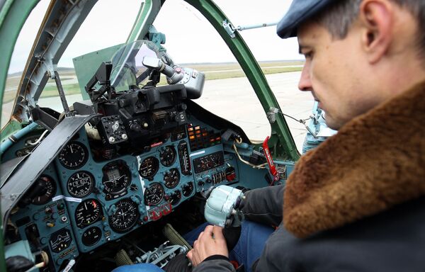 Su-25SM3 taarruz uçakları pilotlarının  uçuş eğitimi - Sputnik Türkiye