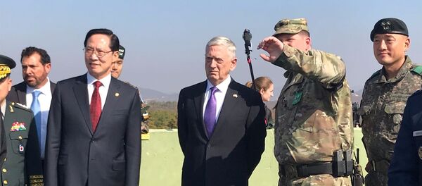 ABD Savunma Bakanı Jim Mattis ve Güney Koreli mevkidaşı Song Young-moo - Sputnik Türkiye