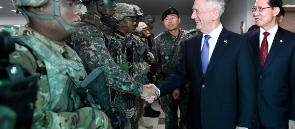 ABD Savunma Bakanı James Mattis ve Güney Koreli mevkidaşı Song-Young moo - Sputnik Türkiye
