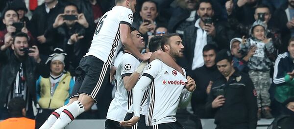 Beşiktaş'ın yükselen yıldızı Cenk Tosun tarihe geçti - Sputnik Türkiye