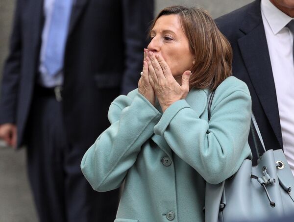 Bu arada mahkeme, Katalonya Parlamentosu Sözcüsü Carme Forcadell dahil 6 Katalan vekilin ifadesinin alınmasını, avukatların talebi üzerine 9 Kasım'a erteledi. - Sputnik Türkiye