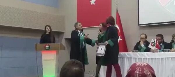 Eskişehir Barosu'nda el sıkmama gerginliği - Sputnik Türkiye