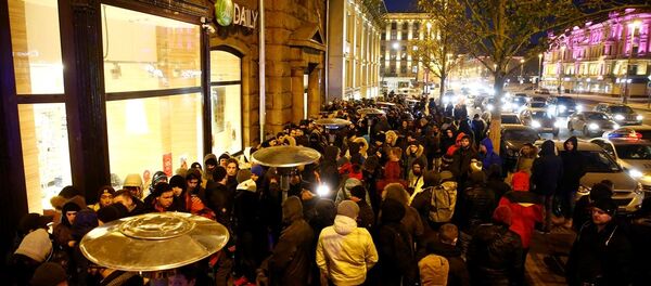 Moskova’da -8 derecede iPhoneX bekleyişi - Sputnik Türkiye