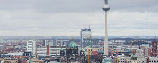 View of the Berlin skyline seen from Potsdamer Platz to Alexanderplatz, including the TV Tower, the Berlin Cathedral (R), the Berlin palace under construction and the city's town hall (Rotes Rathaus, R) - Sputnik Türkiye