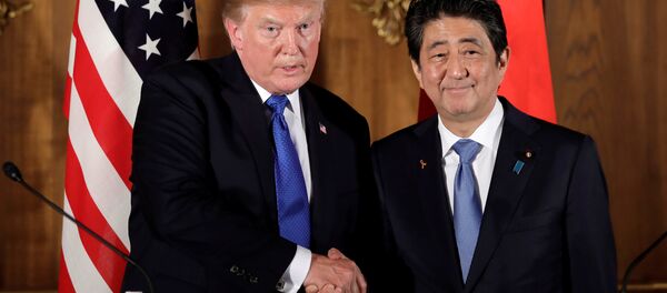 ABD Başkanı Donald Trump- Japonya Başbakanı Şinzo Abe ABD Başkanı Donald Trump- Japonya Başbakanı Şinzo Abe - Sputnik Türkiye
