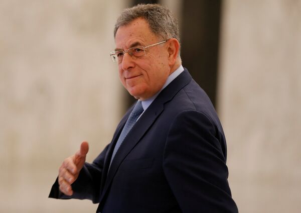 Lübnan eski Başbakanı Fuad Sinyora, Lübnan Cumhurbaşkanı Mişel Aun ile görüştü. - Sputnik Türkiye