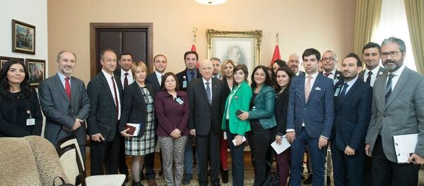 MHP lideri Devlet Bahçeli gazetecilerle - Sputnik Türkiye