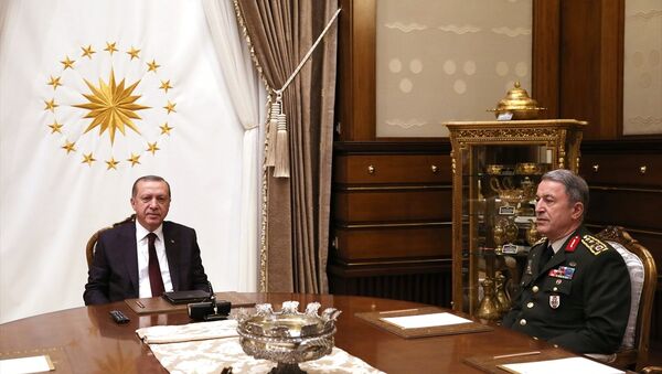 Cumhurbaşkanı Recep Tayyip Erdoğan, Cumhurbaşkanlığı Külliyesi'nde Genelkurmay Başkanı Hulusi Akar'ı kabul etti - Sputnik Türkiye