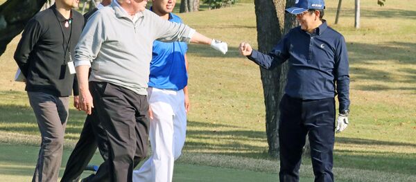 ABD Başkanı Donald trump- Japonya Başbakanı Şinzo Abe - Sputnik Türkiye