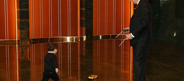 Cumhurbaşkanı Recep Tayyip Erdoğan torunu ile Cumhurbaşkanı Recep Tayyip Erdoğan torunu ile - Sputnik Türkiye