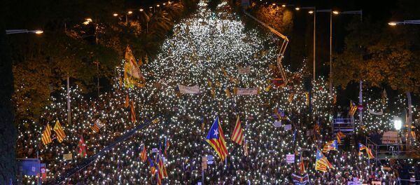 Tutuklu Katalonya siyasileri için protesto Tutuklu Katalonya siyasileri için protesto - Sputnik Türkiye
