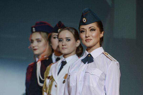 Rusya’nın St. Petersburg kentinde ‘St. Petersburg’un Güzeli ve Gururu’ yarışması düzenlendi. Kentin en güzel üniformalı kadın öğrencilerinin yarıştığı yarışmanın finalistleri Sputnik’in galerisinde. - Sputnik Türkiye