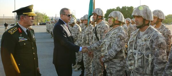 Cumhurbaşkanı Recep Tayyip Erdoğan Katar'daki Türk askerlerini ziyaret etti - Sputnik Türkiye