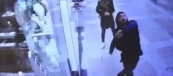 Balona rövaşata atan adam - Sputnik Türkiye