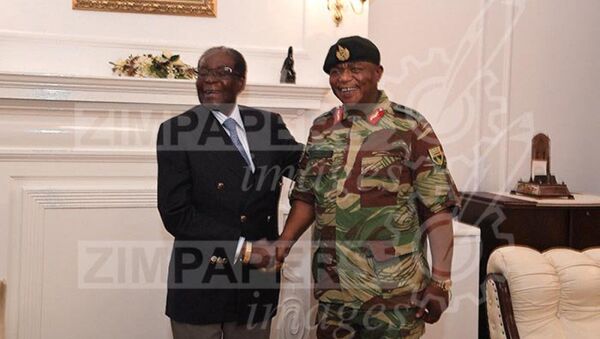 Zimbabve Devlet Başkanı Robert Mugabe ve General Constantino Chiwenga - Sputnik Türkiye