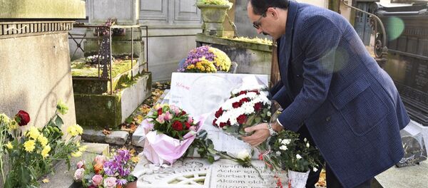 Cumhurbaşkanlığı Sözcüsü İbrahim Kalın, sanatçı Ahmet Kaya'nın mezarını ziyaret etti - Sputnik Türkiye