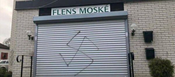 Flen Camii - Irkçı saldırı - Sputnik Türkiye