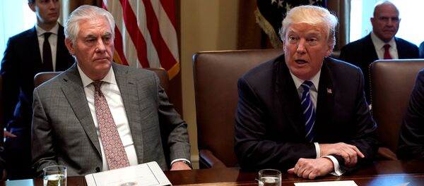 ABD Dışişleri Bakanı Rex Tillerson ile ABD Başkanı Donald Trump - Sputnik Türkiye