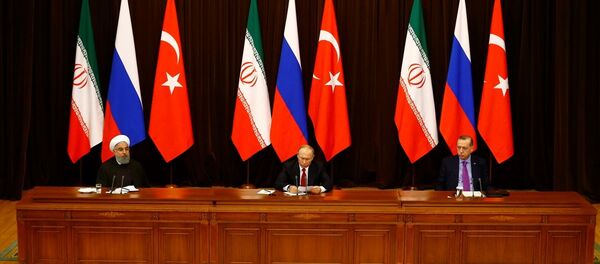 Soçi'de üçlü zirve - Ruhani, Putin, Erdoğan - Sputnik Türkiye