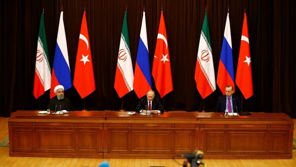Soçi'de üçlü zirve - Ruhani, Putin, Erdoğan - Sputnik Türkiye
