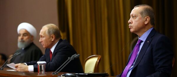 Soçi'de üçlü zirve - Ruhani, Putin, Erdoğan - Sputnik Türkiye