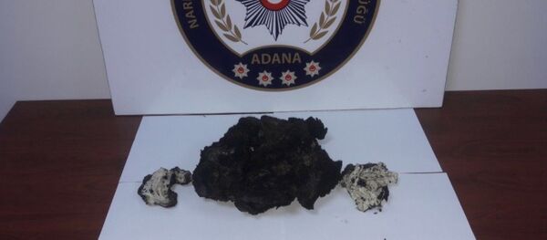 Esrarı sobada yakarken yakalandılar - Sputnik Türkiye