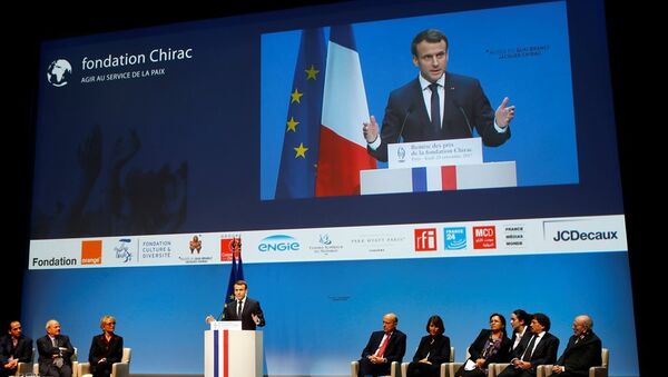 Chirac Vakfı Ödülü, Fransa Cumhurbaşkanı Emmanuel Macron tarafından Hrant Dink Vakfı Başkanı Rakel Dink’e sunuldu - Sputnik Türkiye