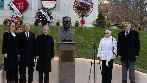 Rusya’nın Ankara Büyükelçiliği’nde Andrey Karlov anıtı açıldı - Sputnik Türkiye