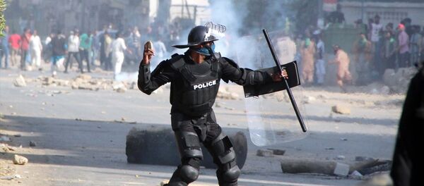 Pakistan polisi göstericilere müdahale etti - Sputnik Türkiye