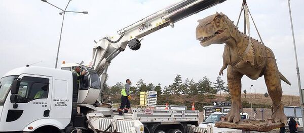 Ankara'da kaldırılan T-Rex heykeli - Sputnik Türkiye