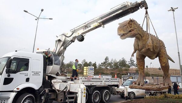 Ankara'da kaldırılan T-Rex heykeli - Sputnik Türkiye