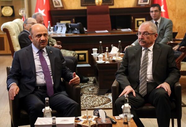 Başbakan Yardımcısı Fikri Işık Başbakan Yardımcısı Fikri Işık - Sputnik Türkiye