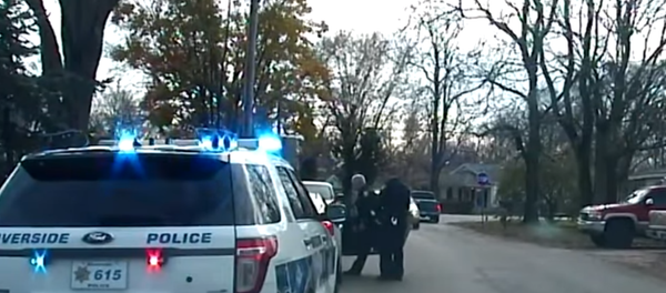 ABD’de bir polis, yanlışlıkla ortağını etkisiz hale getirdi (Video Haber) - Sputnik Türkiye