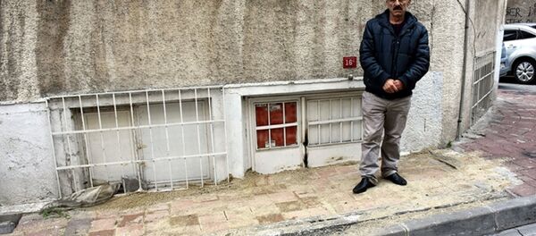 Belediye, kapısına kaldırım ördü: Evine giremiyor - Sputnik Türkiye